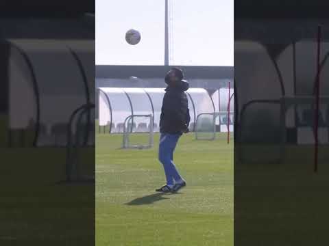 Xavi shows off skills in training…💯