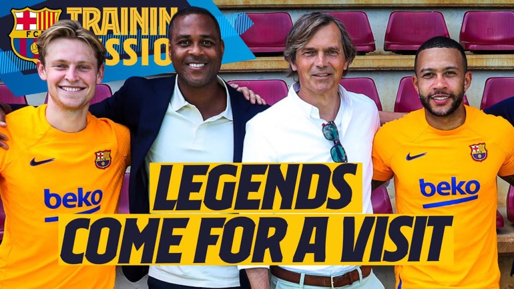 KLUIVERT, COCU & RAFA MÁRQUEZ stop by + ALVES takes off his training bib while doing KICK-UPS!!  🤙