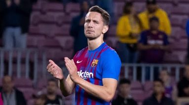 💙❤️ LUUK DE JONG receives affection from CAMP NOU 💙❤️