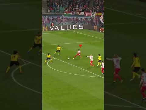 Nkunku playing FIFA with Defenders!? 🎮