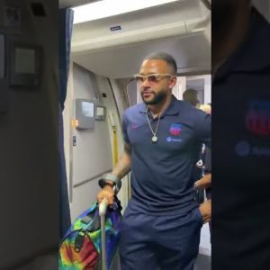 Barça flies out to the US ✈️