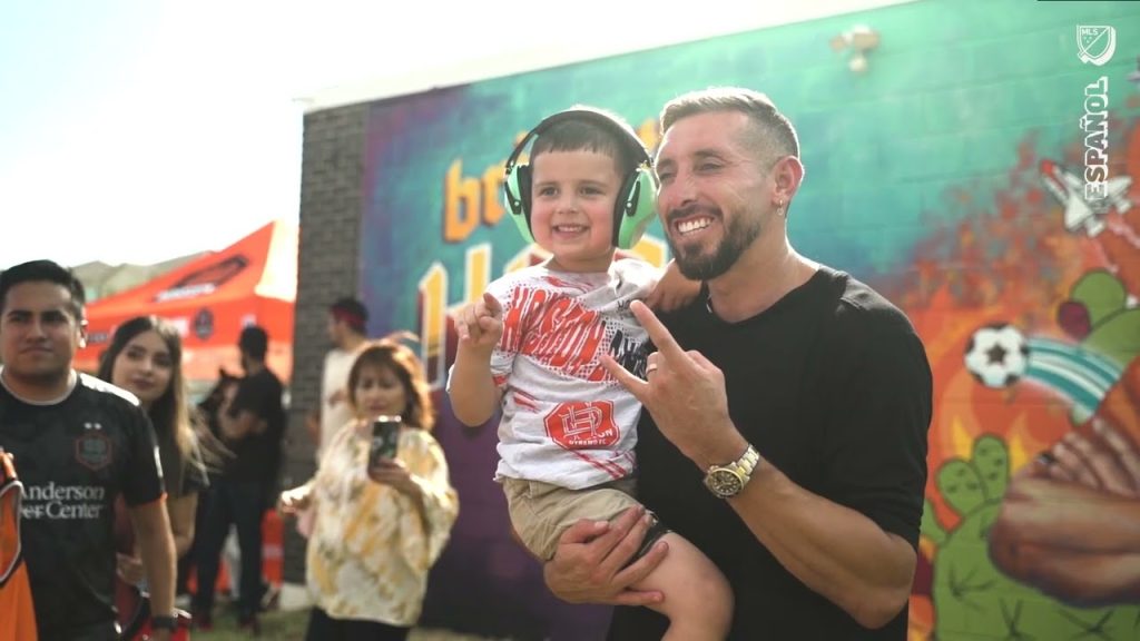 ¡Héctor Herrera llega a Houston!
