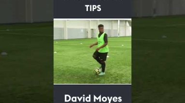 How to Defend 1v1 with David Moyes ⚽️ #shorts