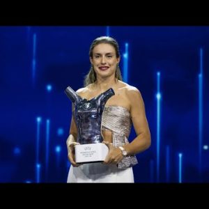 ALEXIA PUTELLAS WINS BEST WOMEN'S PLAYER OF 2021/22 🔝🔝