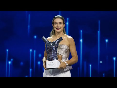 ALEXIA PUTELLAS WINS BEST WOMEN'S PLAYER OF 2021/22 🔝🔝