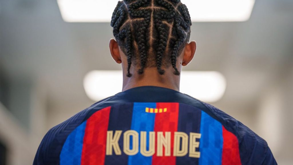 KOUNDE'S FIRST TOUCHES AS A BARÇA PLAYER I OFFICIAL PRESENTATION ⚽🔵🔴