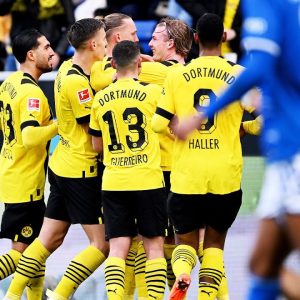 Brandt's Crazy Back Goal brings Dortmund to the top of the Bundesliga