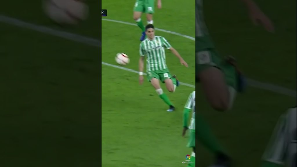 When Messi conquered the Estadio Benito Villamarín 🐐 #shorts #LaLigaHighlights