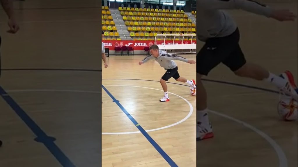 Amazing reactions from Toni Kroos! π€© #football #soccer #Shorts #kroos #realmadrid 2 1707075266 maxresdefault