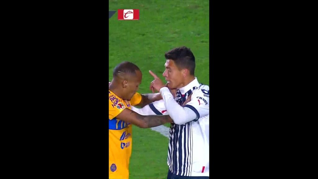 😤 ¡ÉPALE, ÉPALE! Quiñones y Gallardo se encaran y llegan los empujones 🚨 #shorts #clasicoregio 8 1722858206 maxresdefault