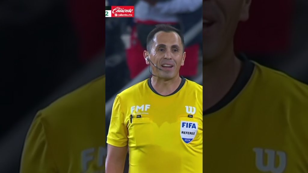 ¡UNA LOCURA! ¡El árbitro había marcado penal y expulsión pero el VAR DIJO QUE NO! | #shorts #tudn 6 1732781264 maxresdefault