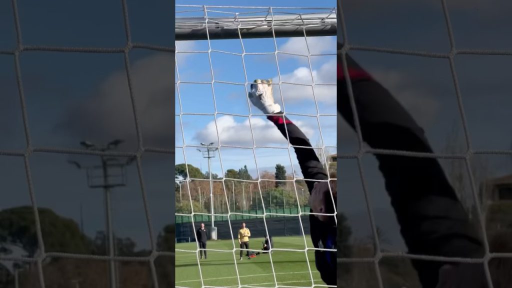 Szczęsny says no! 🧤🚫 #shorts #fcbarcelona 9 1734219147 maxresdefault