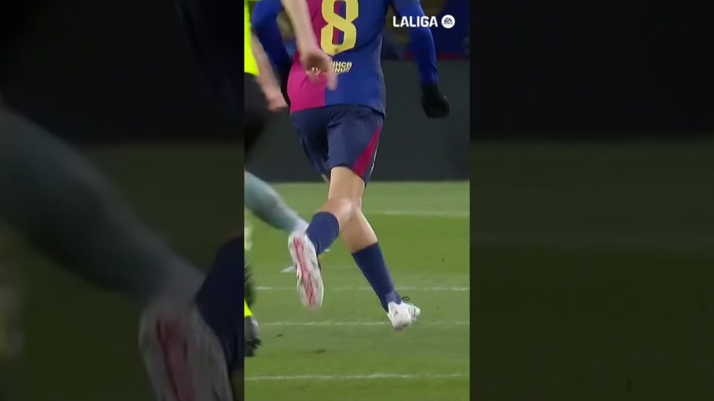 Rapha hits the post! 🪵 #fcbarcelona #shorts #laligahighlights 3 1734880176 maxresdefault