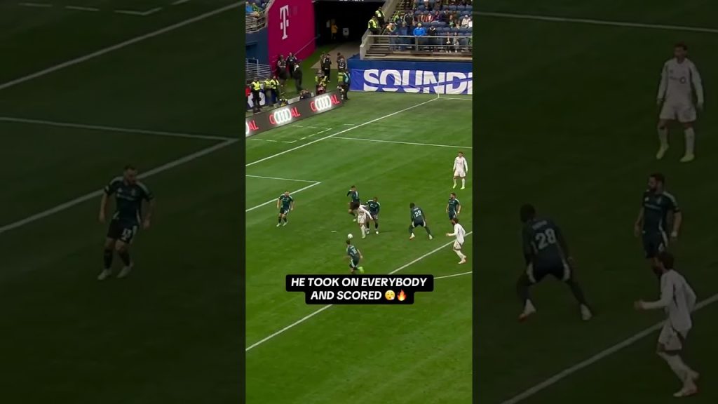 David Martínez vs. the field 🤯 #soccer #goal #LAFC 2 1741803405 maxresdefault