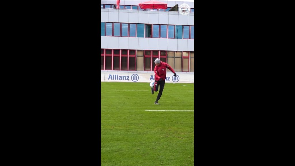 Bayern Coach shows INSANE Skills 🤯 6 1743069695 maxresdefault