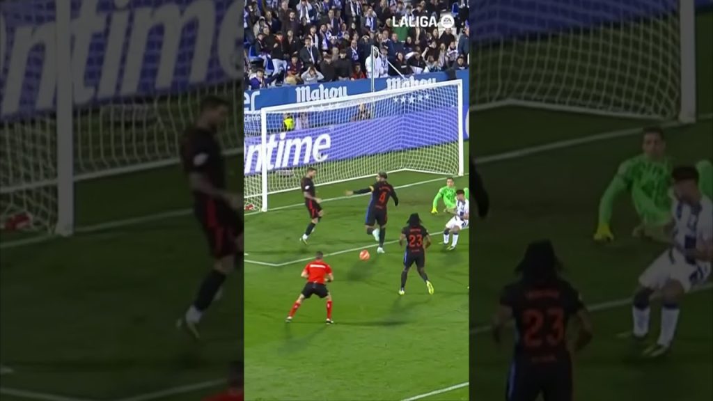 What a save from Tek! 👀❌ #laligahighlights #fcbarcelona #shorts #szczęsny 6 1744941806 maxresdefault