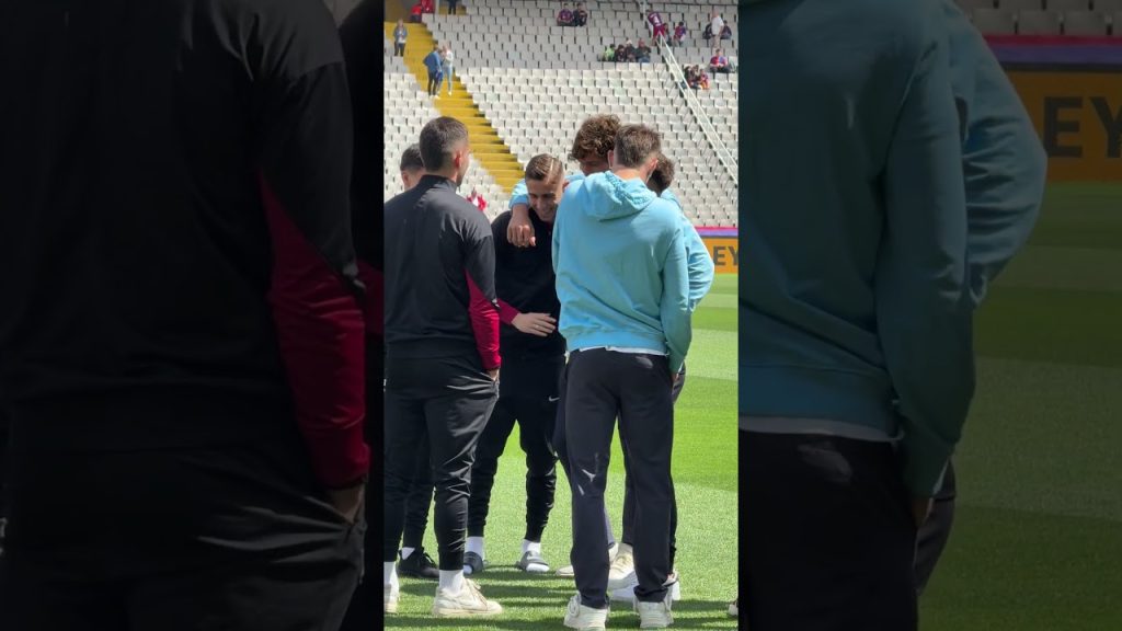 Former teammates, friends for life 🤝 #fcbarcelona #barçacelta #shorts 1 1745833886 maxresdefault