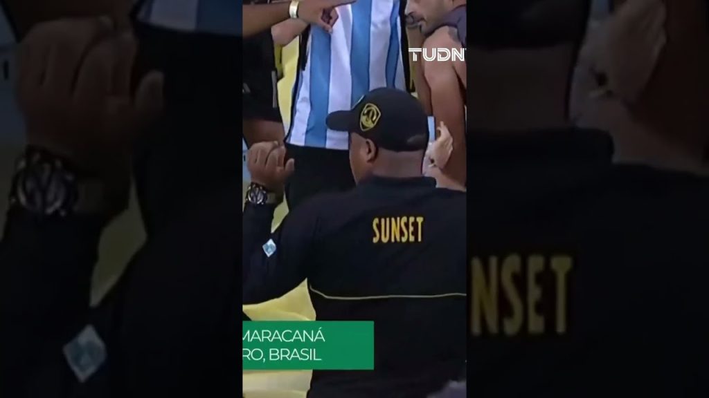 ¡SE ARMÓ LA BRONCA EN LA TRIBUNA! Se suspendió el partido por minutos #shorts 1 1747998634 maxresdefault