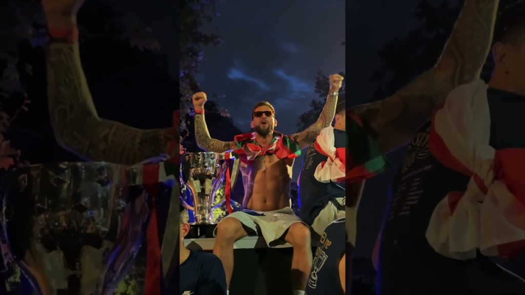 The MVP of the bus parade 🥵 #fcbarcelona #shorts 8 1748227165 maxresdefault