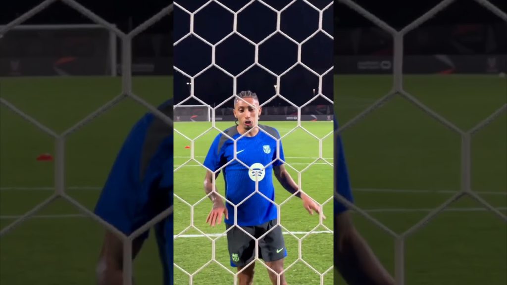 Goalkeeper mode: ON 🤣🔝 #fcbarcelona #football #raphinha 4 1748671106 maxresdefault