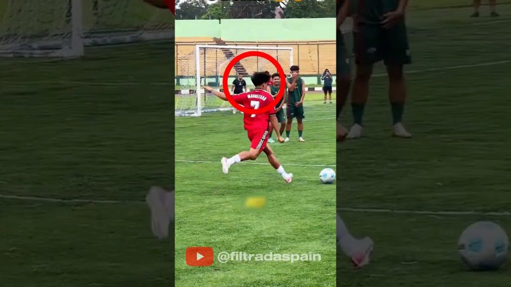 ¿Por qué hizo eso?! #soccer #futbol #fútbol créditos a: footysfinest en IG 1 1750085788 maxresdefault