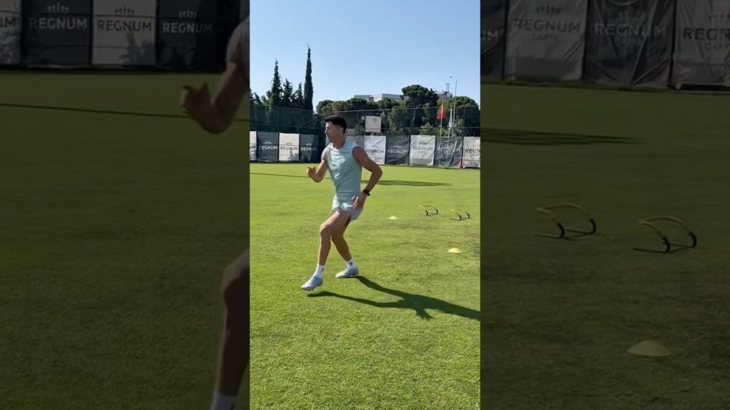 Vacation time? Not for Lewy. 💪 #shorts #fcbarcelona 4 1751113287 maxresdefault
