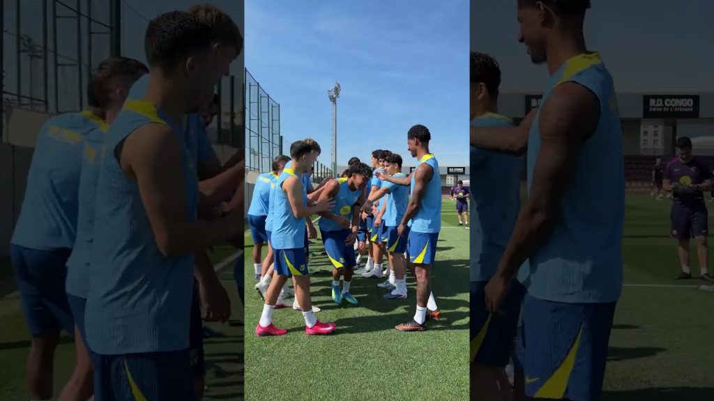 Celebrating together 🫶 #shorts #fcbarcelona #lamine 7 1777210352 maxresdefault