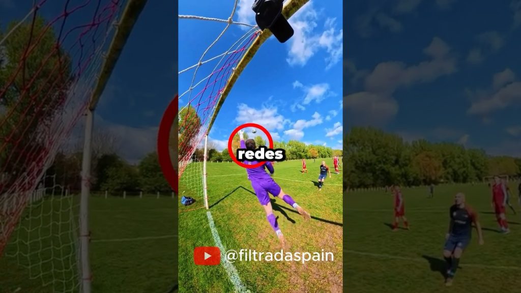 Tocó o no!? 🤯🤯 #futbol #fútbol #football #soccer créditos a: craig_gk1 en IG 1 1779349256 maxresdefault