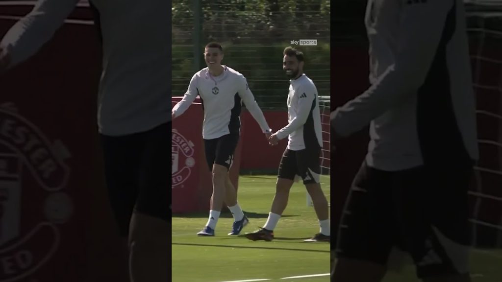 Sesko & Fernandes racing each other in Man Utd training ⚡️ 6 1782561775 maxresdefault